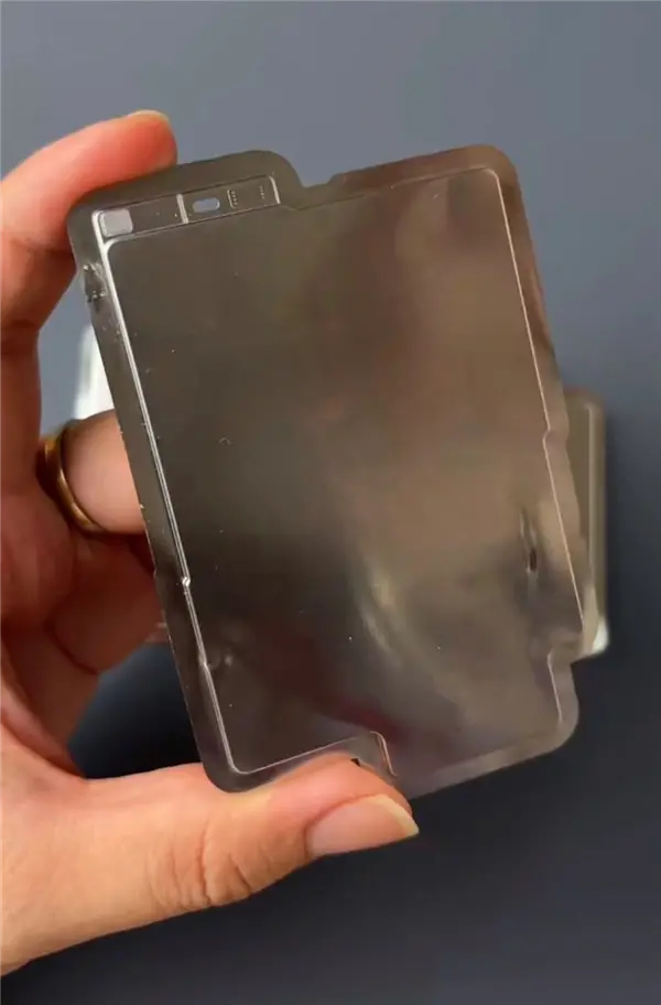 iPhone 17 Air/Pro电池对比：厚度差异明显