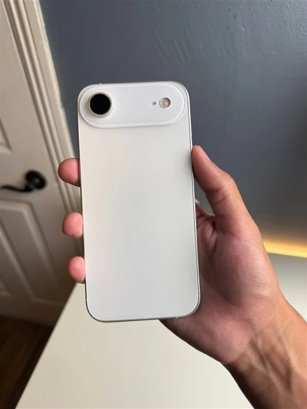 iPhone 17 Air/Pro电池对比：厚度差异明显