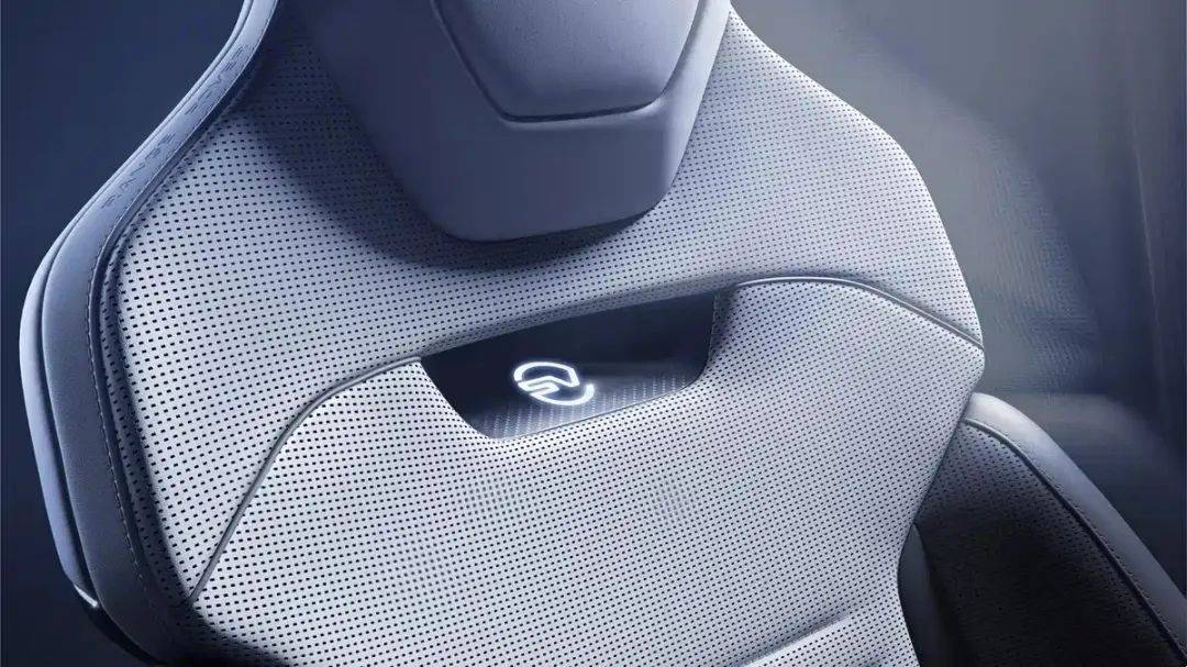 路虎碳纤狂魔来袭!635马力,3.7秒破百!