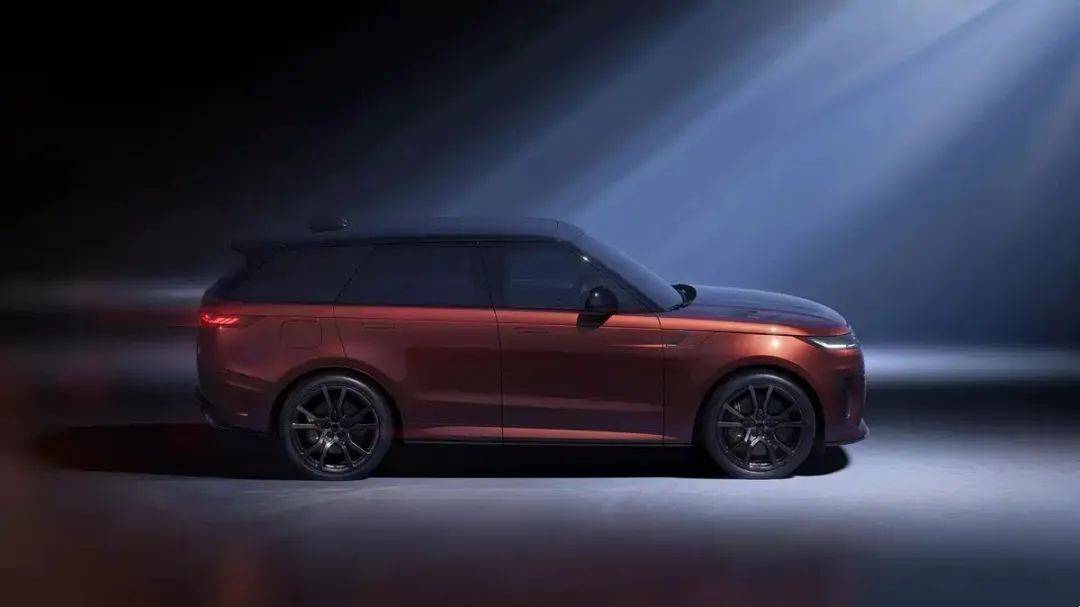 路虎碳纤狂魔来袭!635马力,3.7秒破百!