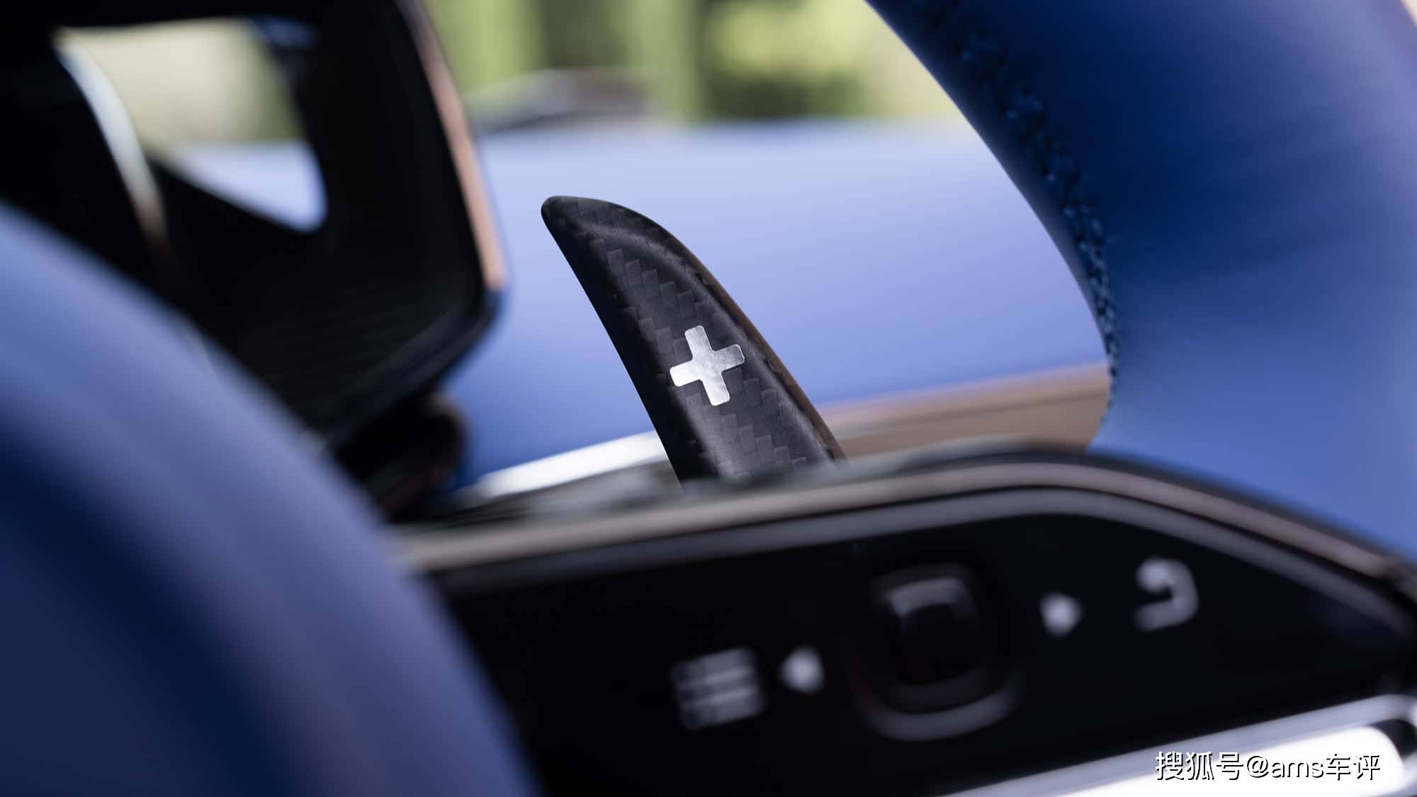 极致动力与华丽敞篷,驾驶阿斯顿·马丁Vanquish敞篷版